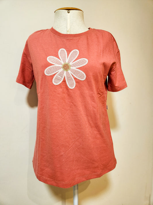 Camiseta Antix Goiaba com Bordado de Flor