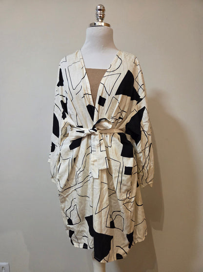 Kimono Camarim Florido Off White e Preto