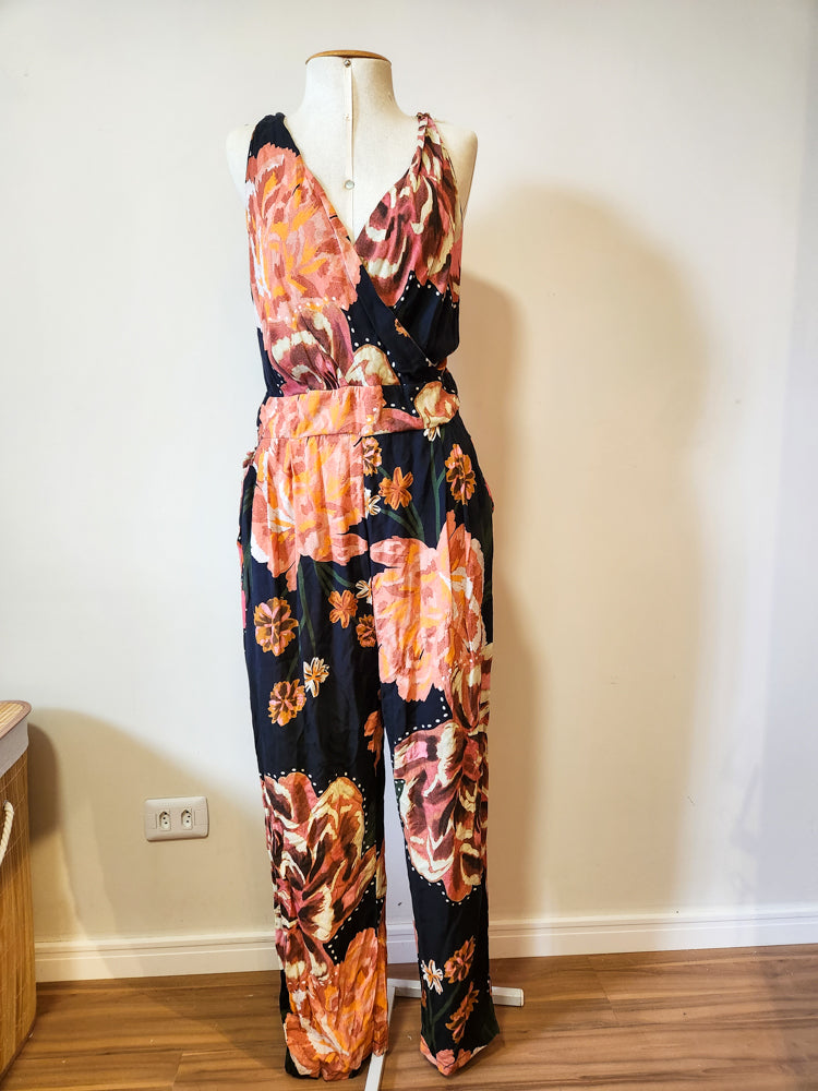 Macacão Mercatto Floral com fundo Preto