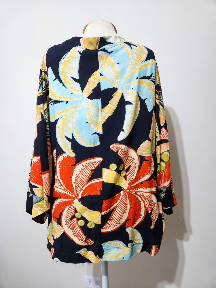 Kimono Farm Folhagens Verde e Vermelho Fundo Preto