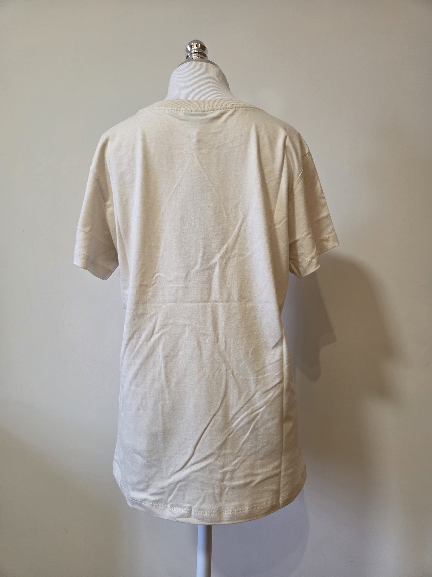 Camiseta Farm Fit Cadeira Fundo Bege