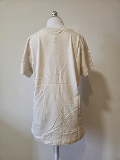 Camiseta Farm Fit Cadeira Fundo Bege