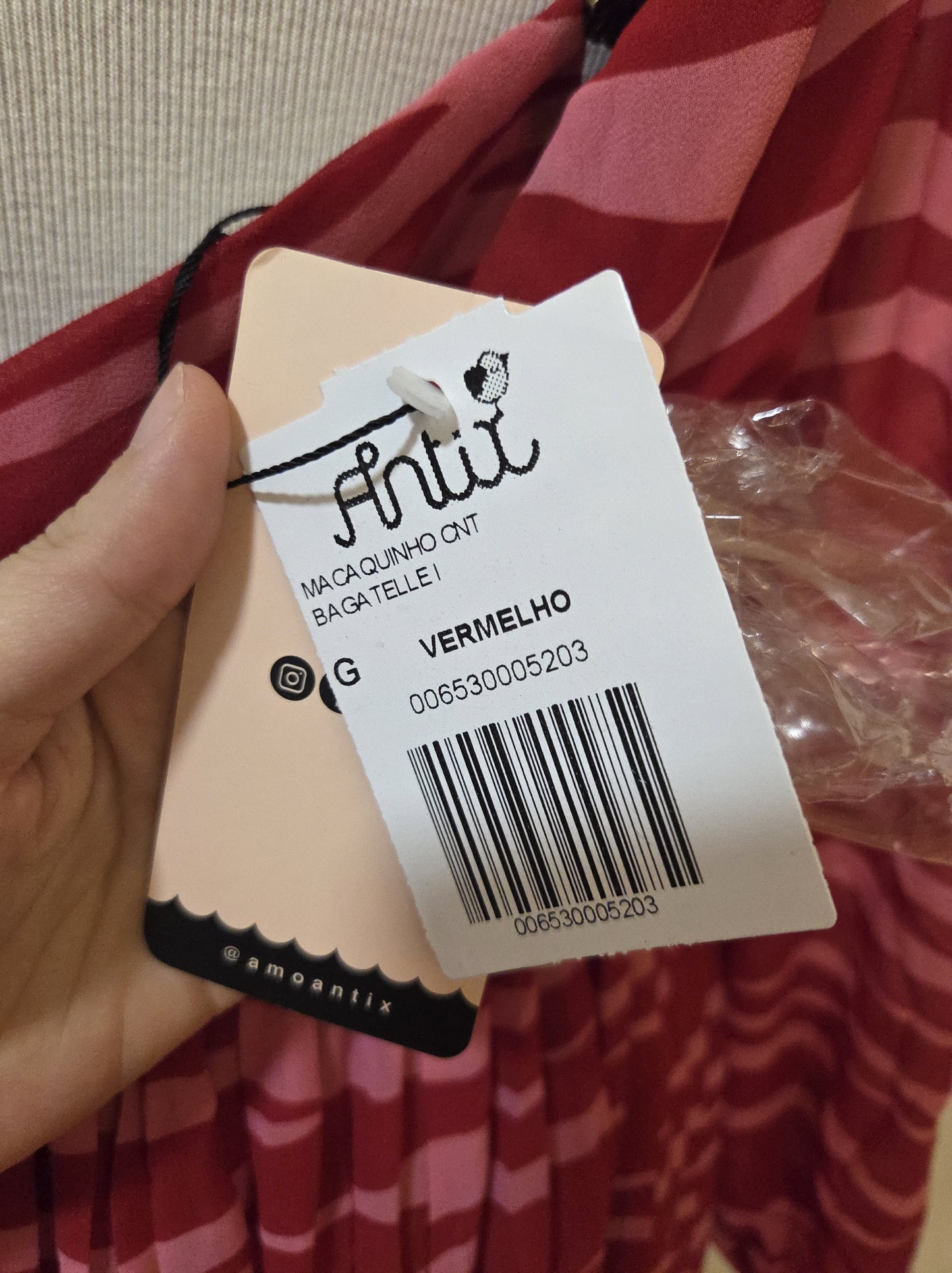 Macaquinho Antix Curto Estampa Rosa e Vermelho