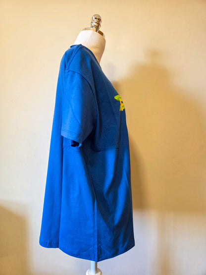 Camiseta Farm Arara Tricolor Fundo Azul