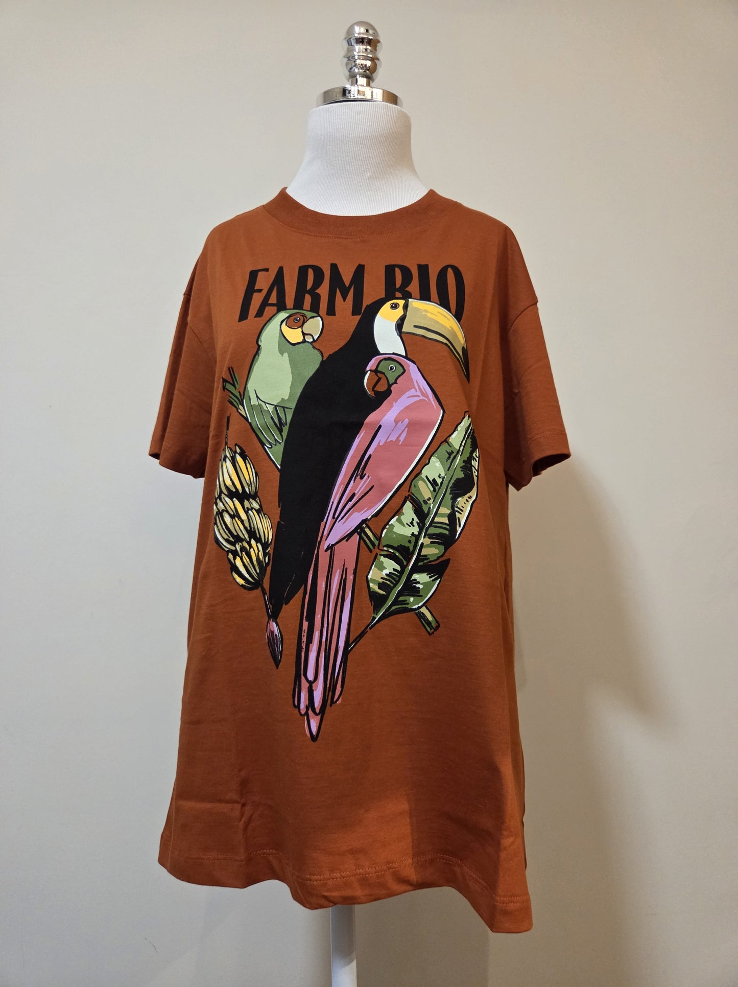 Camiseta Farm Tucano e Arara Fundo Marrom