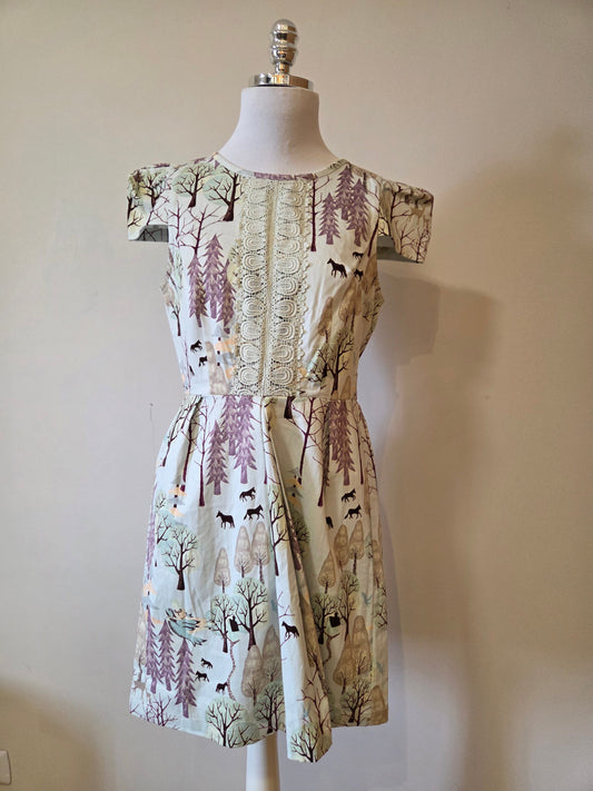 Vestido Antix Curto Estampa Renda Bosque