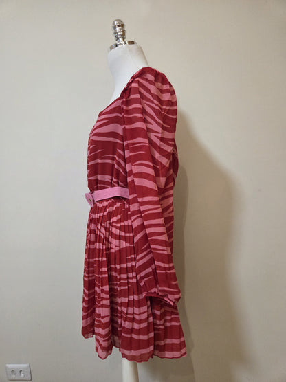 Macaquinho Antix Curto Estampa Rosa e Vermelho