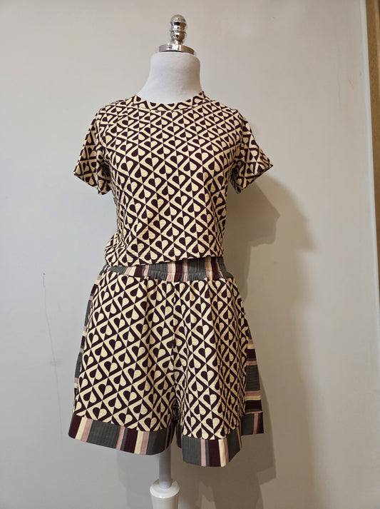 Conjunto Farm Blusinha e Shorts Corações Meio a Meio