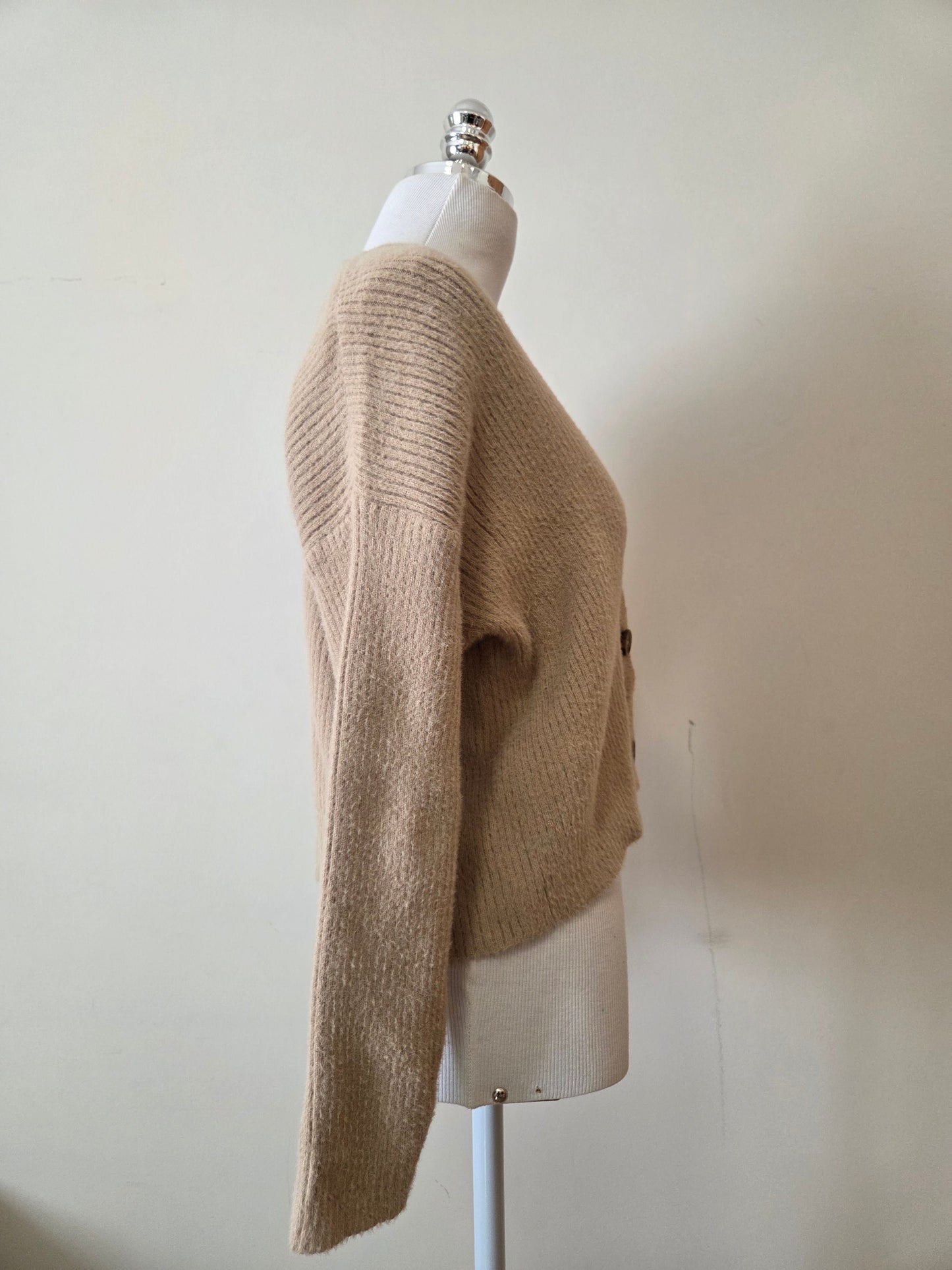 Cardigan Youcom Cropped de Tricô Pelinho Caqui
