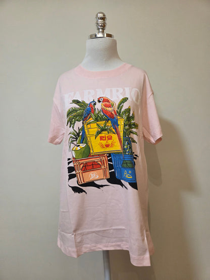 Camiseta Farm Engradados Arara Rosa - Modelagem Média