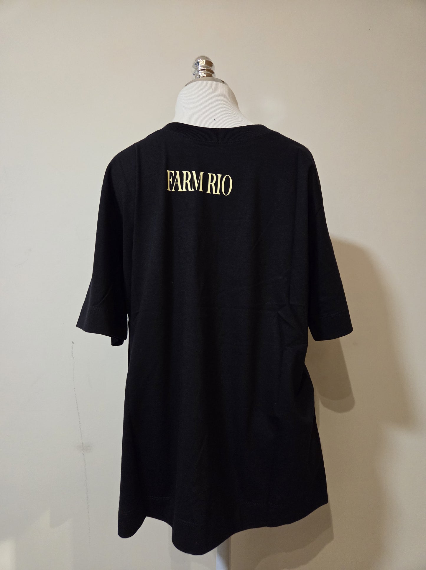 Camiseta Farm Rosa Vermelha Fundo Preto