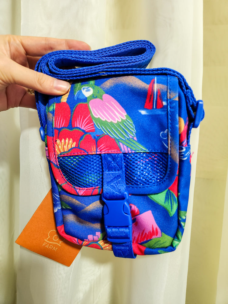 Bolsa Farm Fervo Azul com Floral Vermelho