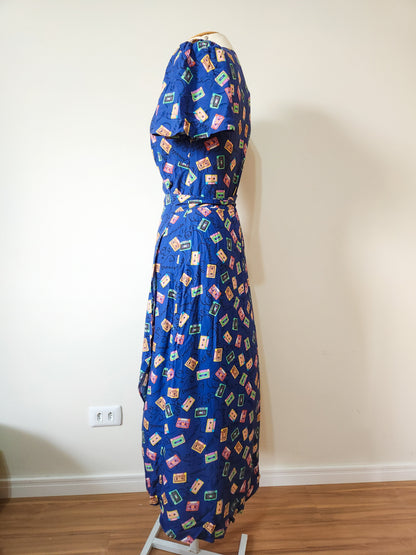 Vestido Antix Transpassado – Estampa de Fita Cassete