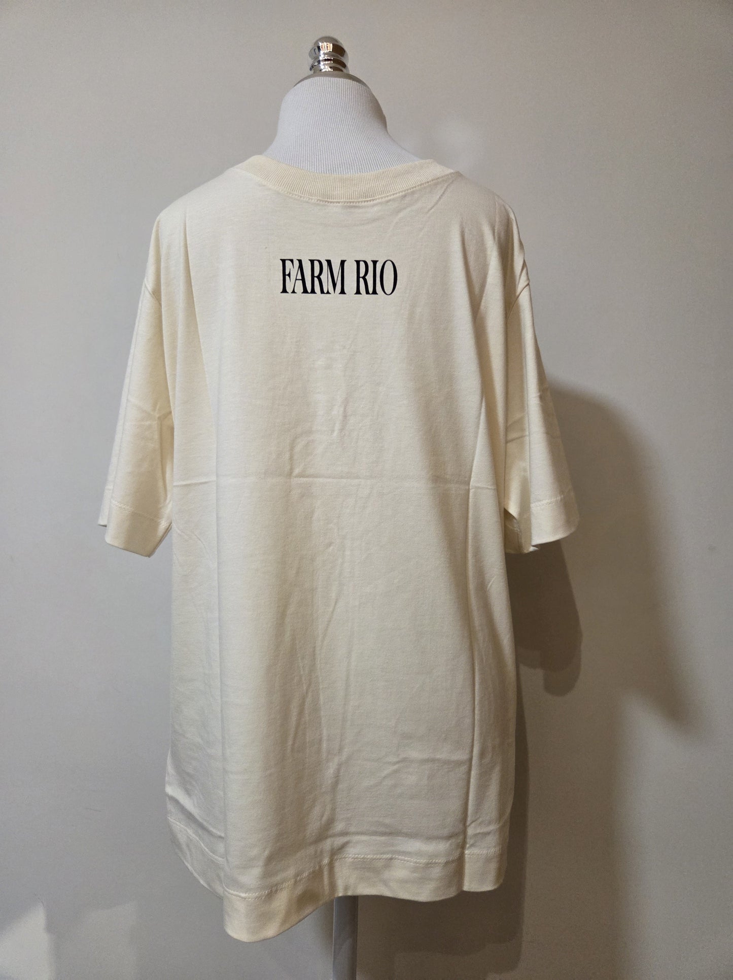 Camiseta Farm Rosa Vermelha Fundo Bege