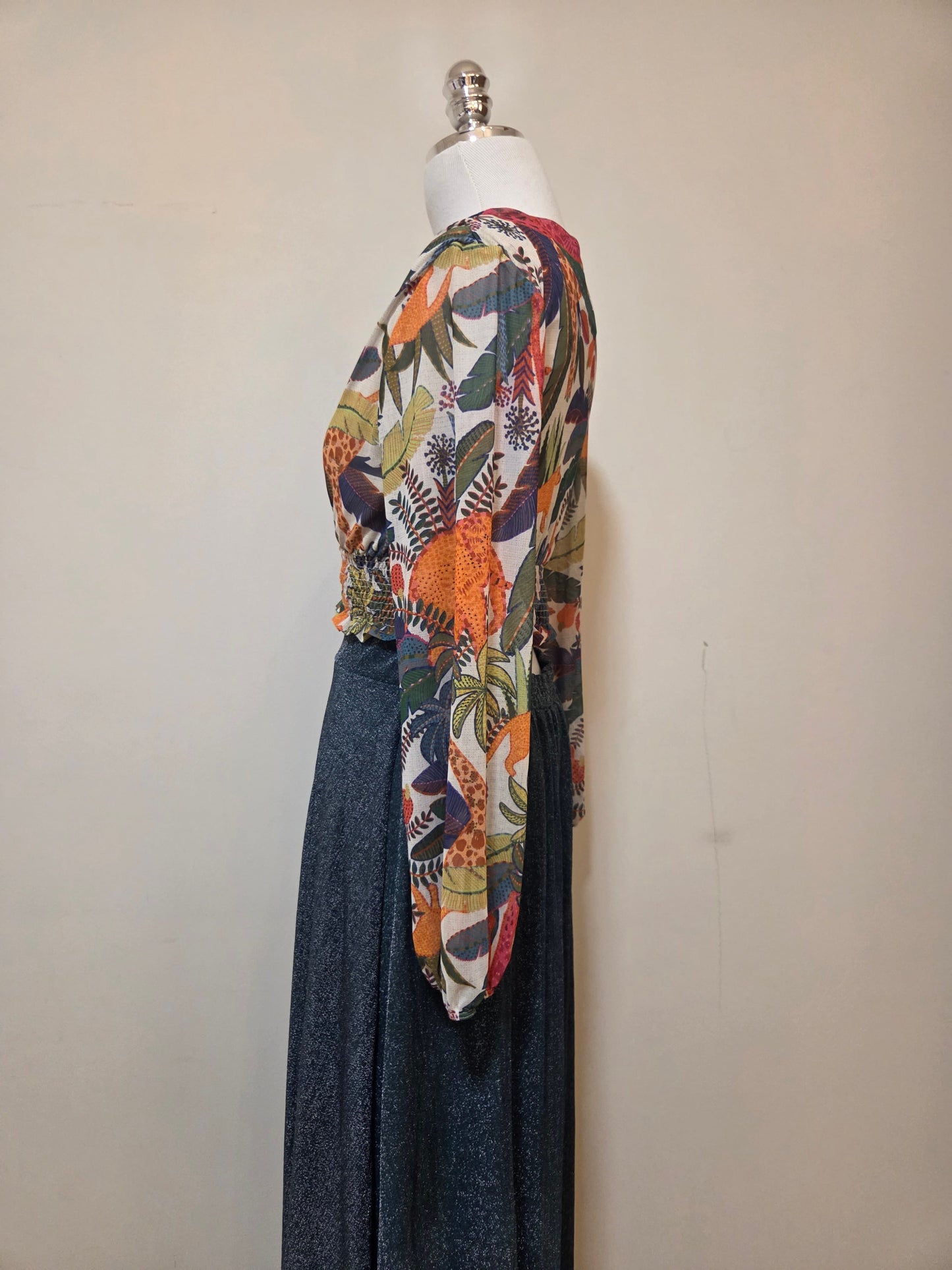 Blusinha Blue Steel Floral Tule Manga Comprida