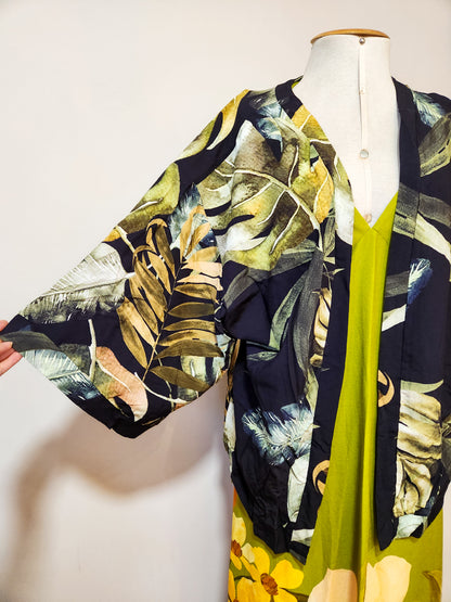 Kimono Farm Folhagens Verdes e Fundo Preto