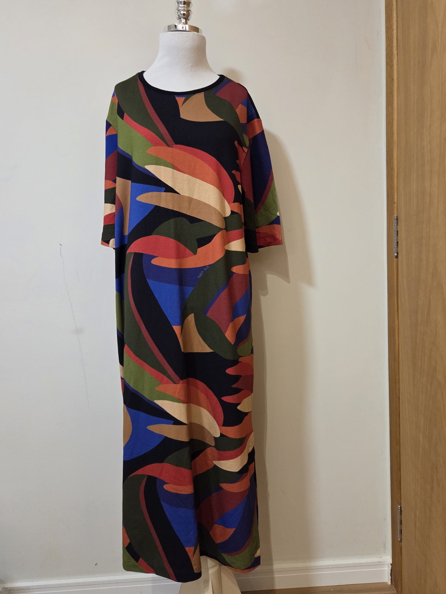 Vestido Farm Estampa Abstrata Colorido e Longo