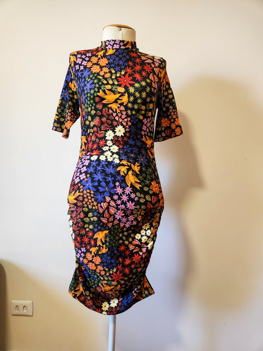 Vestido Farm Estampa Floral com Frutas e Franzido