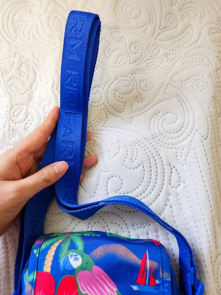 Bolsa Farm Fervo Azul com Floral Vermelho