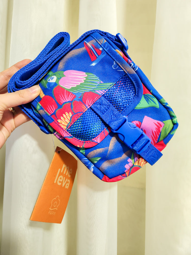 Bolsa Farm Fervo Azul com Floral Vermelho