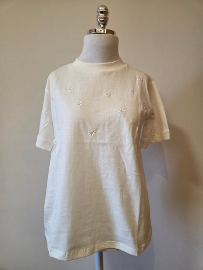 Camiseta Yellon Margaridas Brancas Bordadas