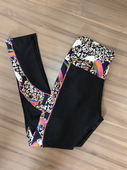 Calça Farm Adidas Preto com Estampa Tucanos Fitness