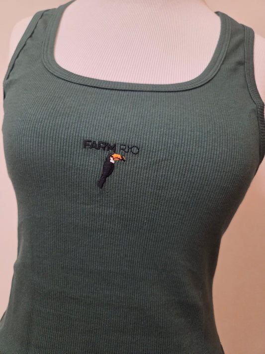 Regata Farm Rio com Bordado de Tucano com Fundo Verde
