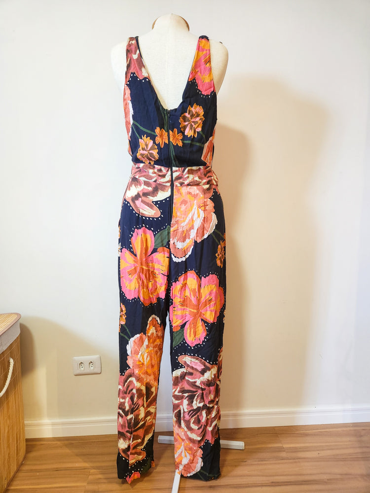 Macacão Mercatto Floral com fundo Preto