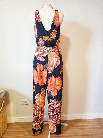 Macacão Mercatto Floral com fundo Preto