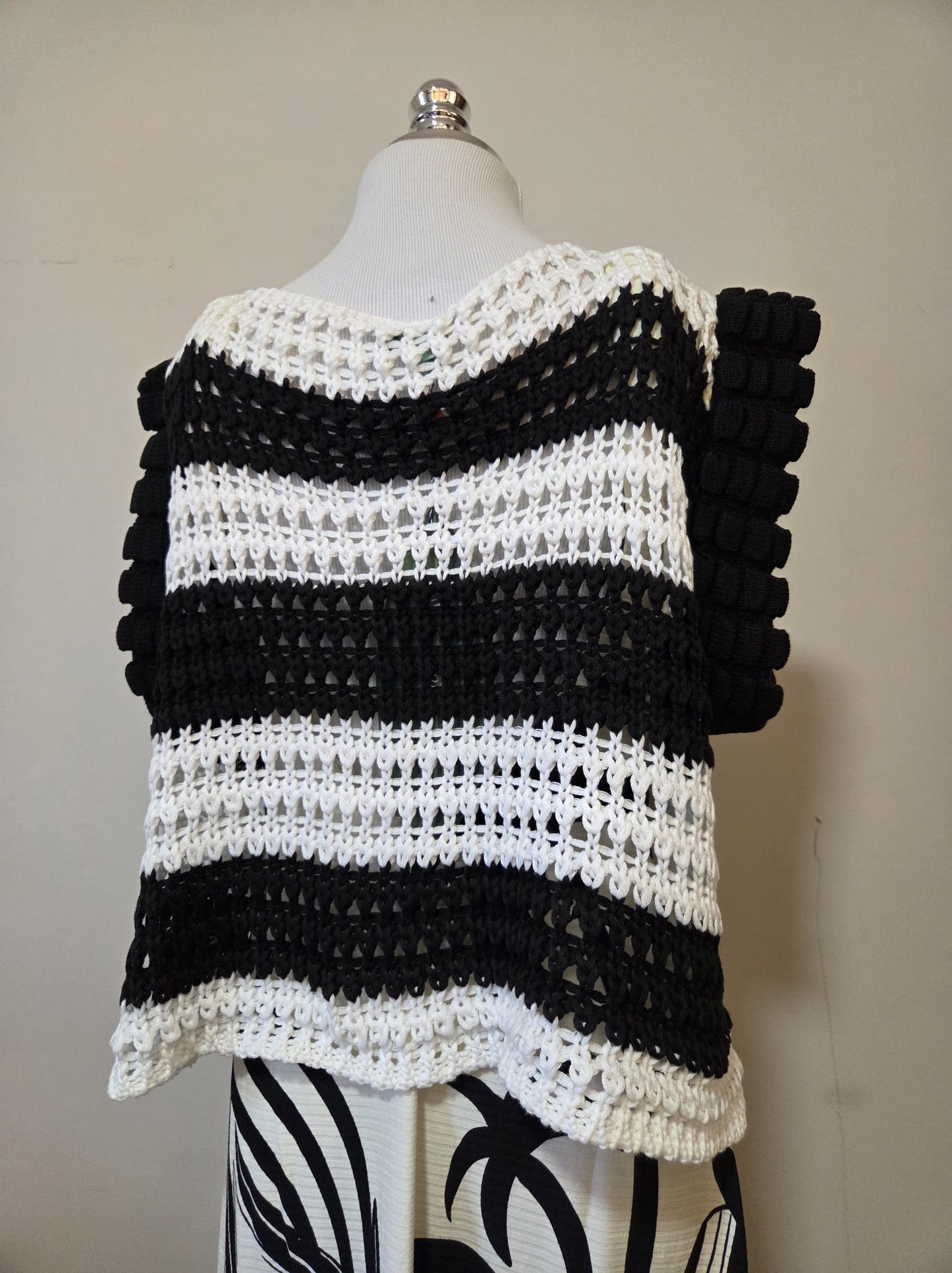 Blusa Farm Tricô Telado Preto e Branco