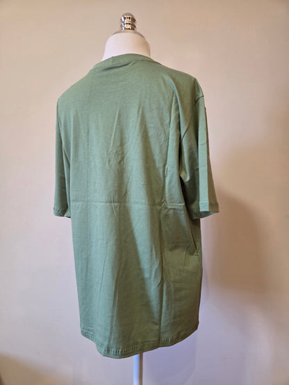 Camiseta Yellon Margaridas Bordadas Fundo Verde