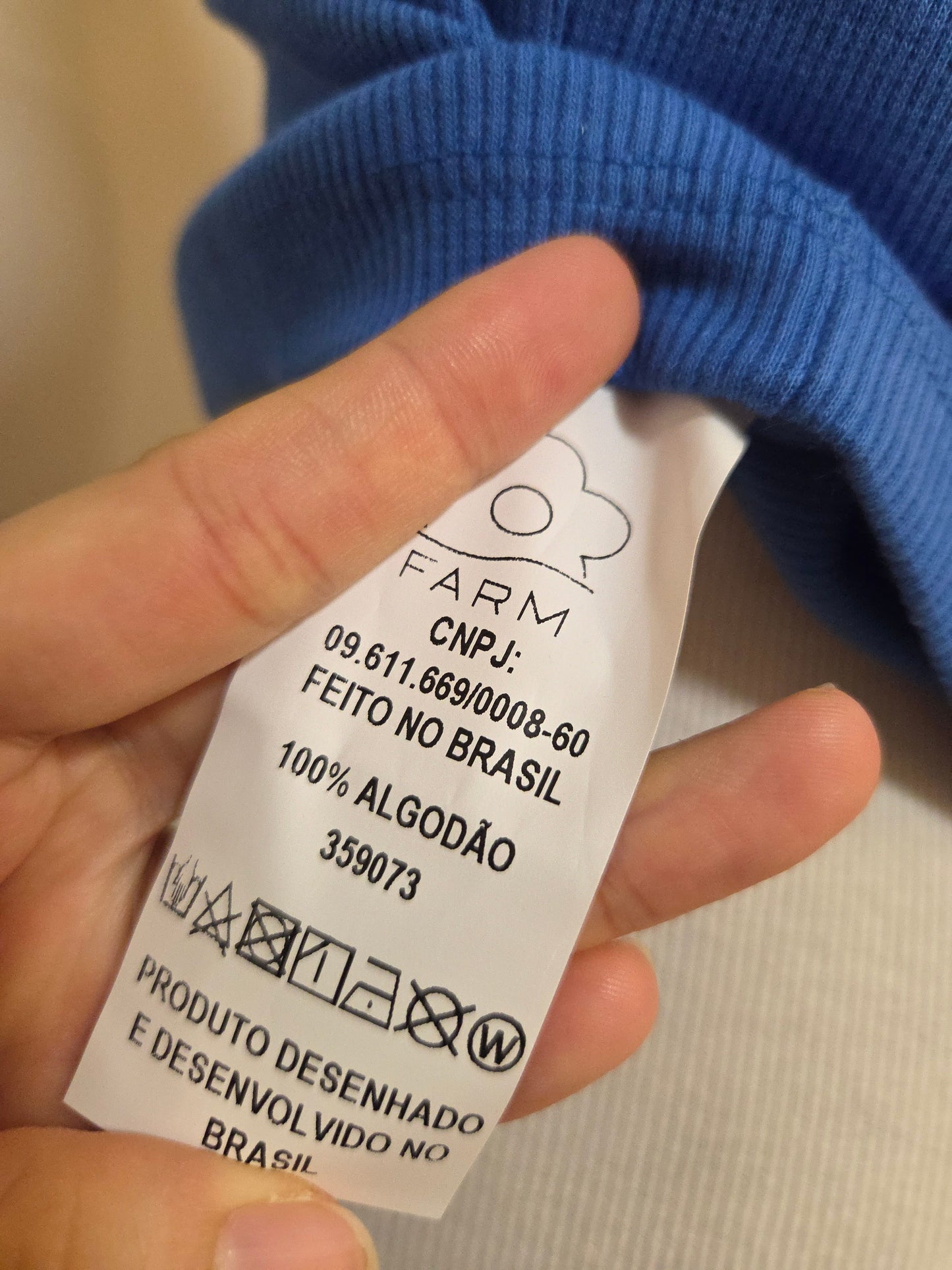 Regata Farm Rio com Bordado de Coqueiro Fundo Azul