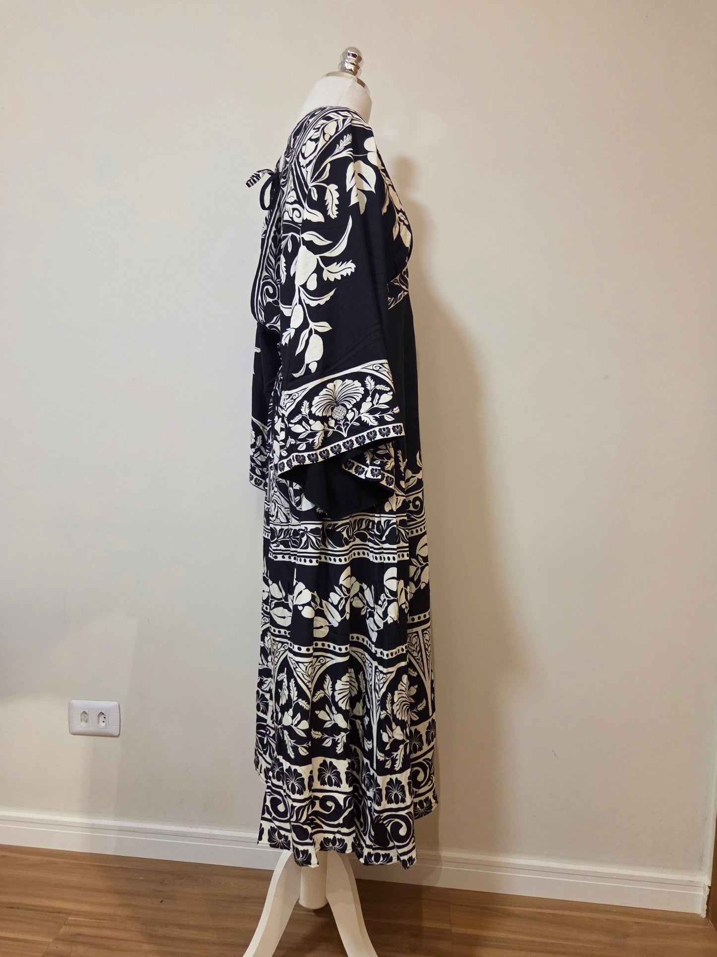 Vestido Farm Sintra Preto e Branco