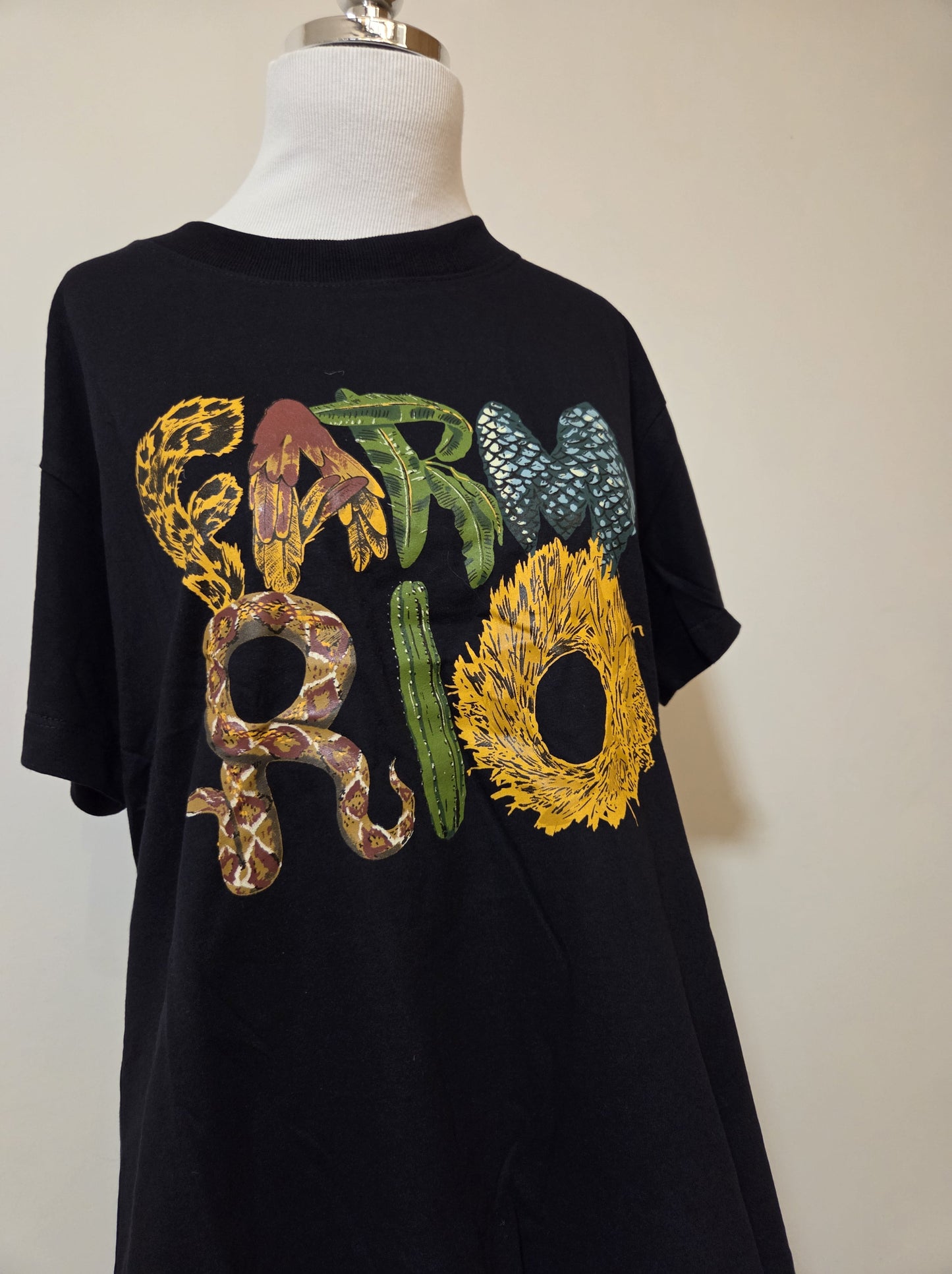 Camiseta Farm Rio Estampa Letras Texturizadas fundo Preto