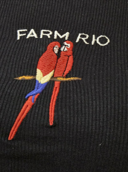 Regata Farm Rio com Bordado de Araras Vermelhas