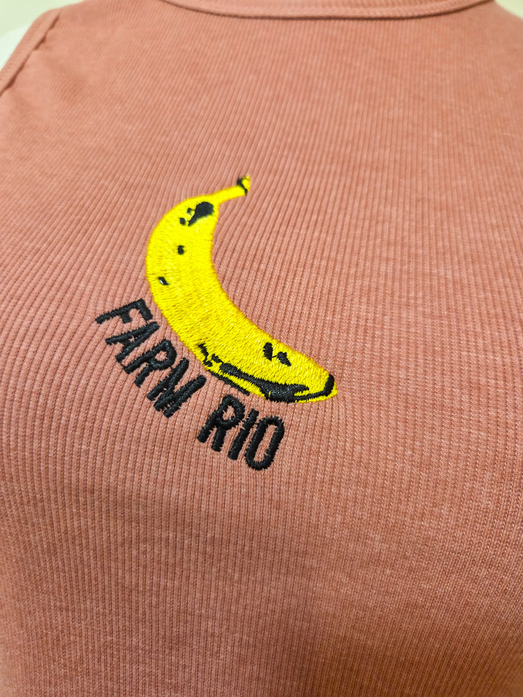 Regata Farm Rosa Antigo Canelada com Bordado de Banana