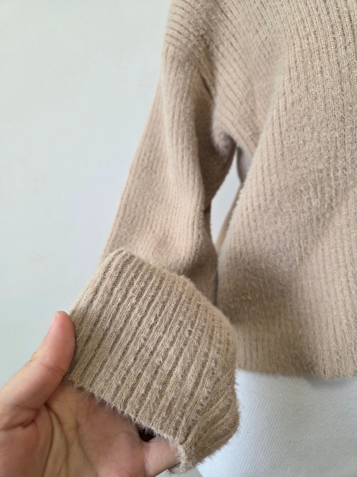 Cardigan Youcom Cropped de Tricô Pelinho Caqui