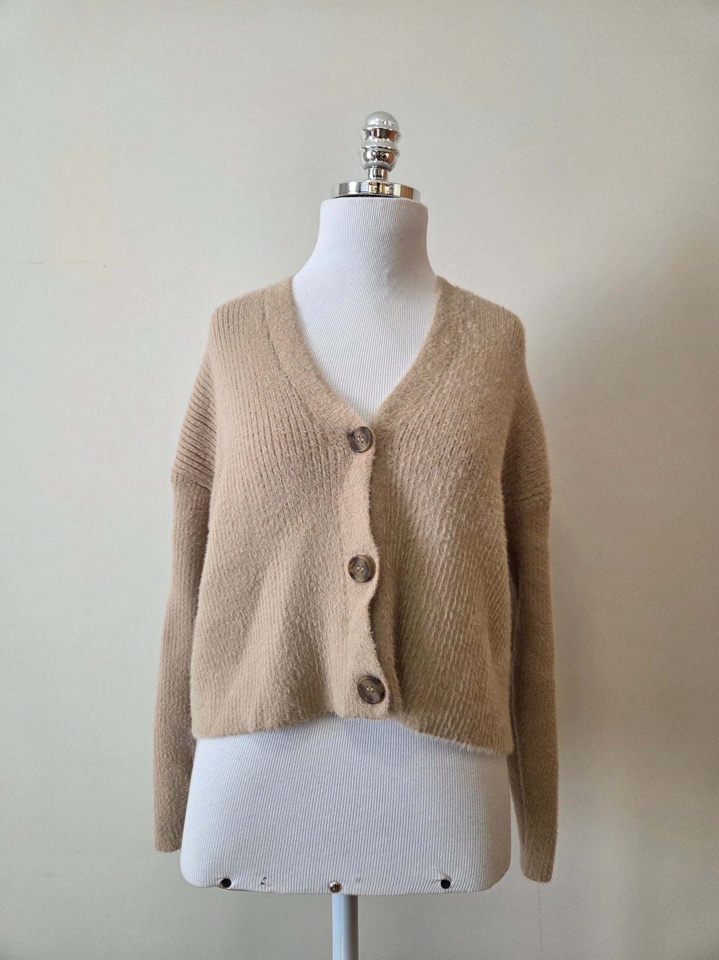 Cardigan Youcom Cropped de Tricô Pelinho Caqui