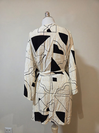 Kimono Camarim Florido Off White e Preto