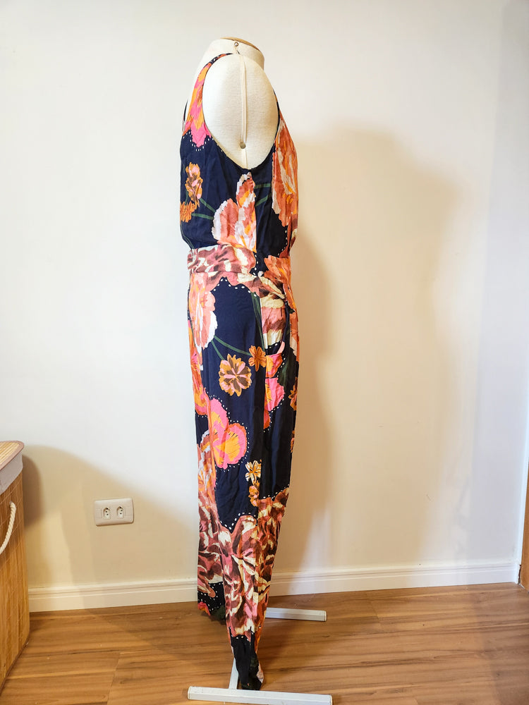 Macacão Mercatto Floral com fundo Preto