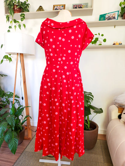 Vestido Antix Midi Vermelho e Poás Rosa