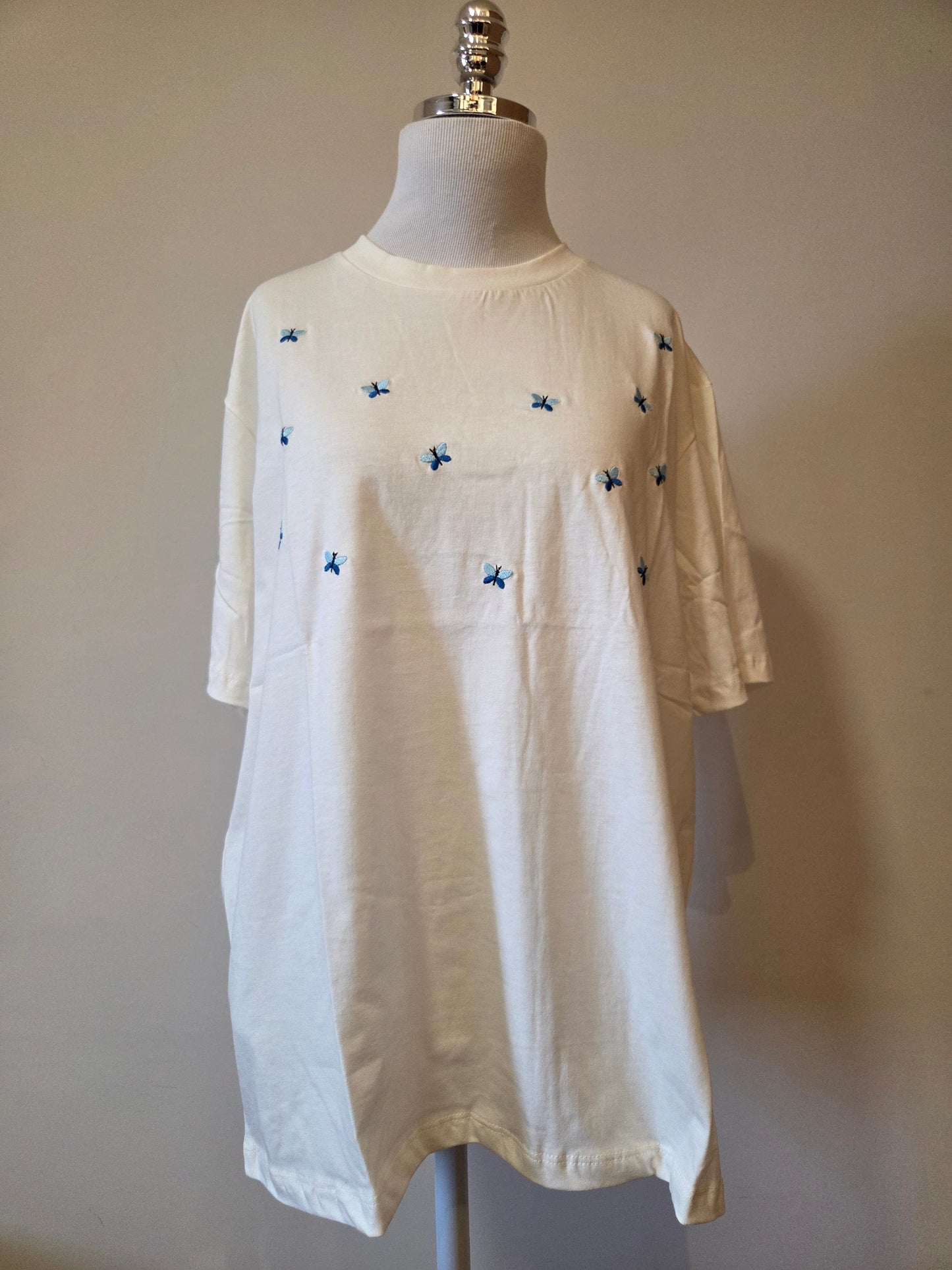 Camiseta Yellon Borboletas Azuis Bordadas