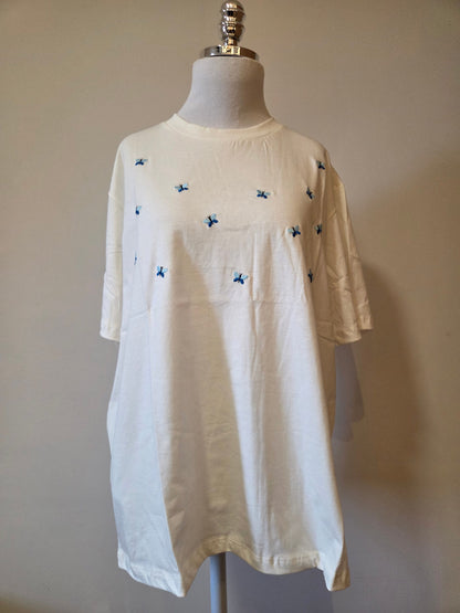 Camiseta Yellon Borboletas Azuis Bordadas