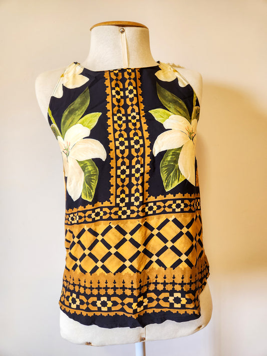 Regata Farm Floral Laranja e Creme Fundo Preto
