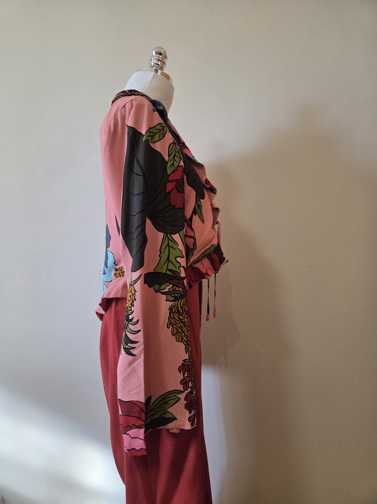 Blusinha Farm Curta Floral Manga Longa e Larga