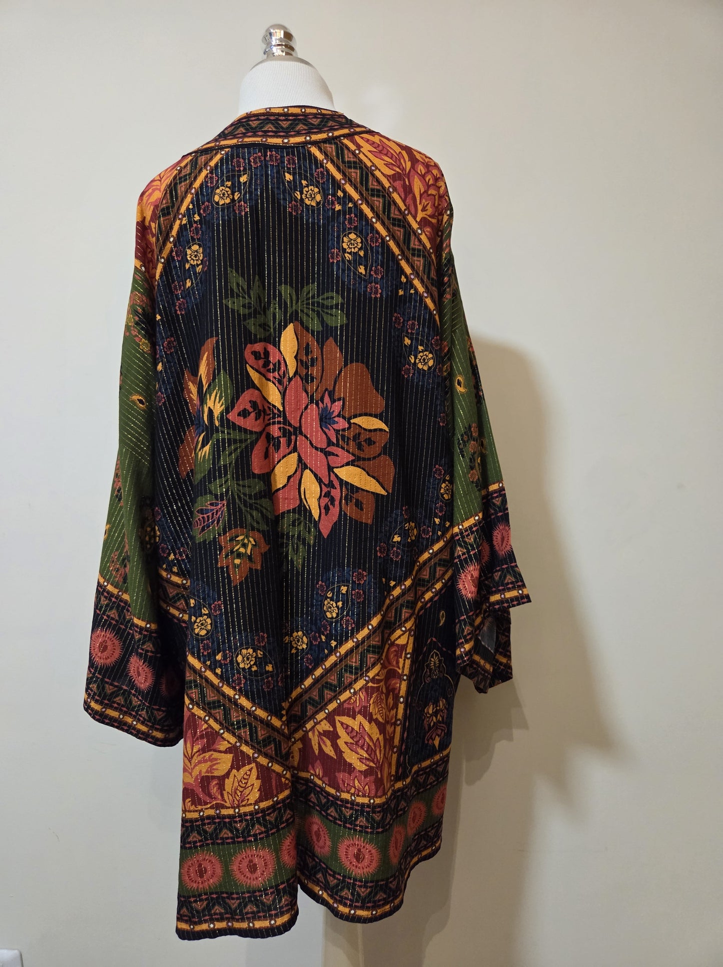 Kimono Farm Floral com Fios Dourados Ayla