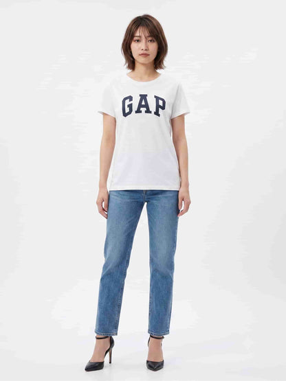 Camiseta GAP Escrita Azul Marinho e Fundo Branco