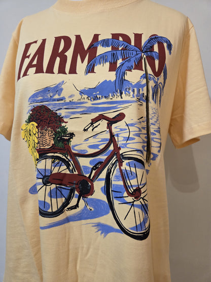 Camiseta Farm Bicicleta e Praia com fundo Coral