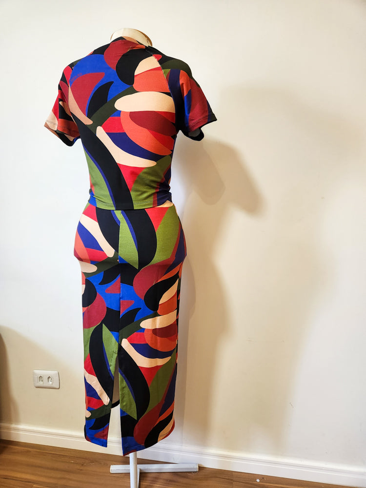 Conjunto Farm Blusa e Saia Lápis Estampa Abstrata