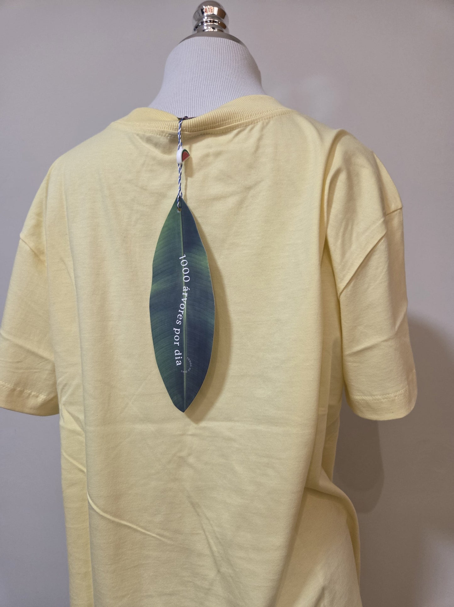 Camiseta Farm Bicicleta e Araras Fundo Amarelo